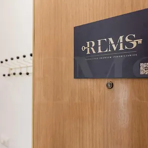 Designed Minimalist - Center By Rems Málaga