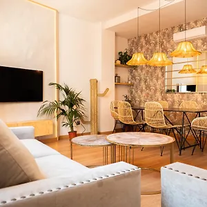  Apartamento Stylish In The Heart Of With Pool